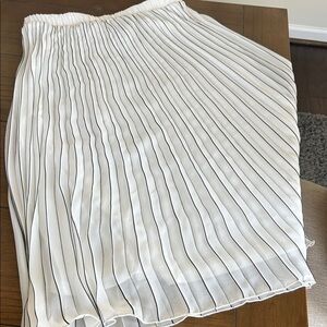 WD.NY Elegant White Pleated Skirt with Black Stripes
